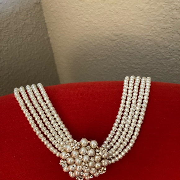 STATEMENT Necklace. Faux PEARLS with PENDANT. BEAUTIFUL STUNNING - Picture 9 of 16